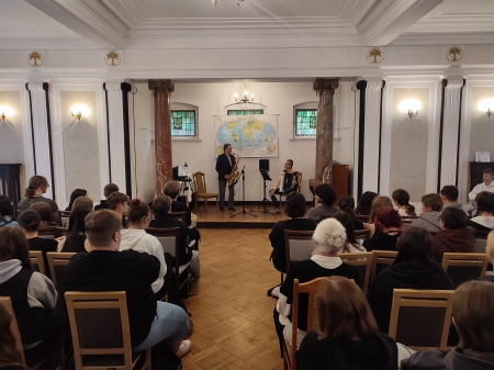 Koncert muzyki świata w wykonaniu zespołu Trzej Amigos