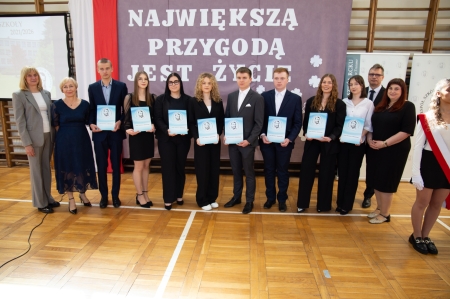 Zakończenie szkoły - podziękowania, wręczenie nagród i świadectw